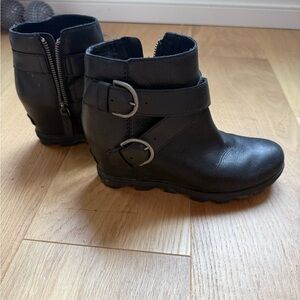 Sorel Black Leather Wedge Ankle Boots